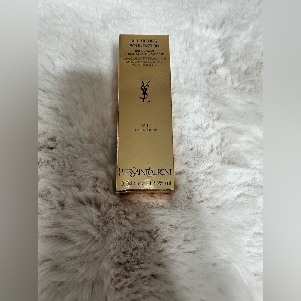 Yves Saint Laurent All Hours Foundation in Gold Packaging LN3 - Picture 2 of 5